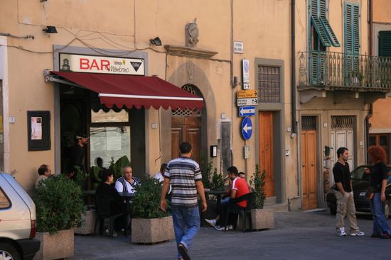 Castelfiorentino, il bar nelle vicinanze del municipio | img_7306.jpg