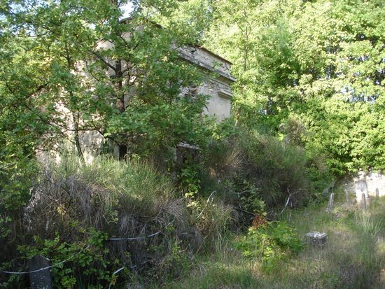 Cimitero sconsacrato - edifici pericolanti  - Mercatale Val di Pesa | dsc08543.jpg