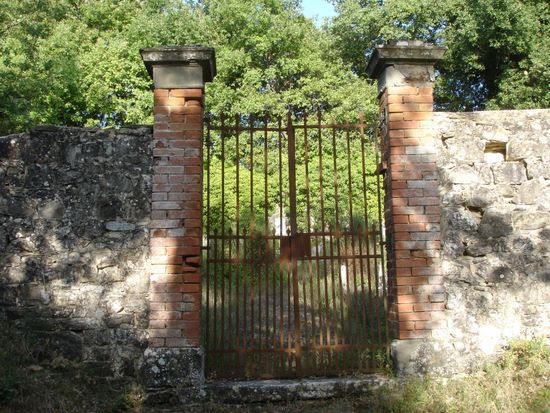 Cimitero sconsacrato: il cancello - Mercatale Val di Pesa | dsc08545.jpg
