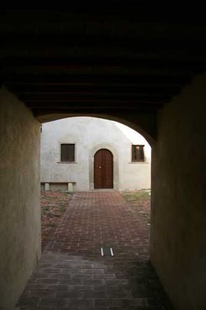 San Leonino - ingresso al piccolo cortile laterale | img_5991_w.jpg