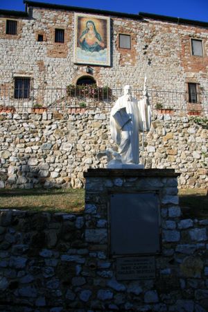 Montignoso - a statue | img_7399.jpg