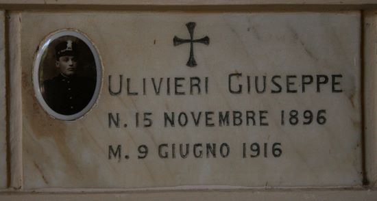 San Vivaldo - lapide della tomba di un soldato della prima guerra mondiae | img_7369.jpg